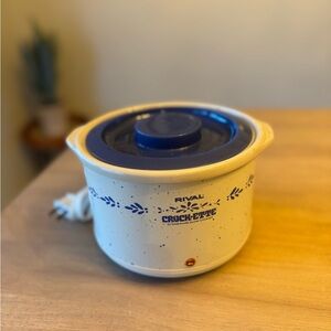 Vintage Rival Crock-ette 1 Quart Slow Cooker Model 3205 Blue Cream Stoneware